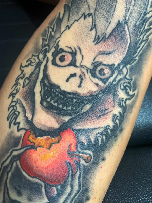 Ryuk with a red apple, tattooed by Tevin